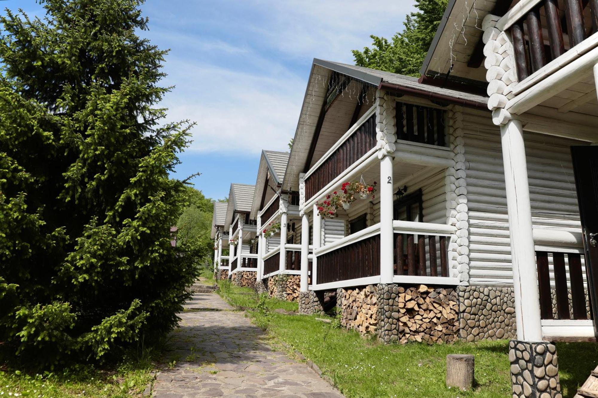 База Відпочинку Forest Stream Svalyava Ngoại thất bức ảnh